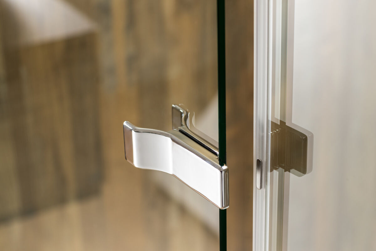 Eclipse Handle with magnetic closure